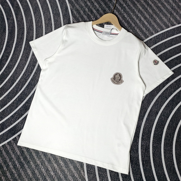 モンクレールTシャツ正面デザイン